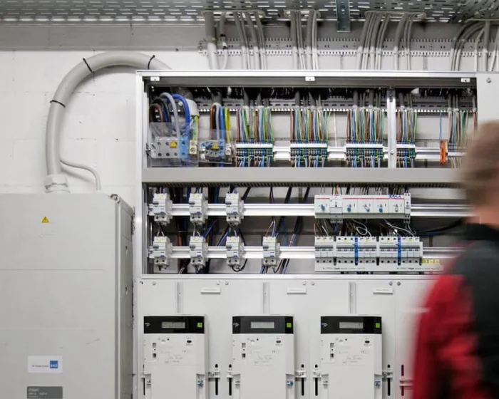 Schnellbewerbung als Elektro-Sicherheitberater:in 